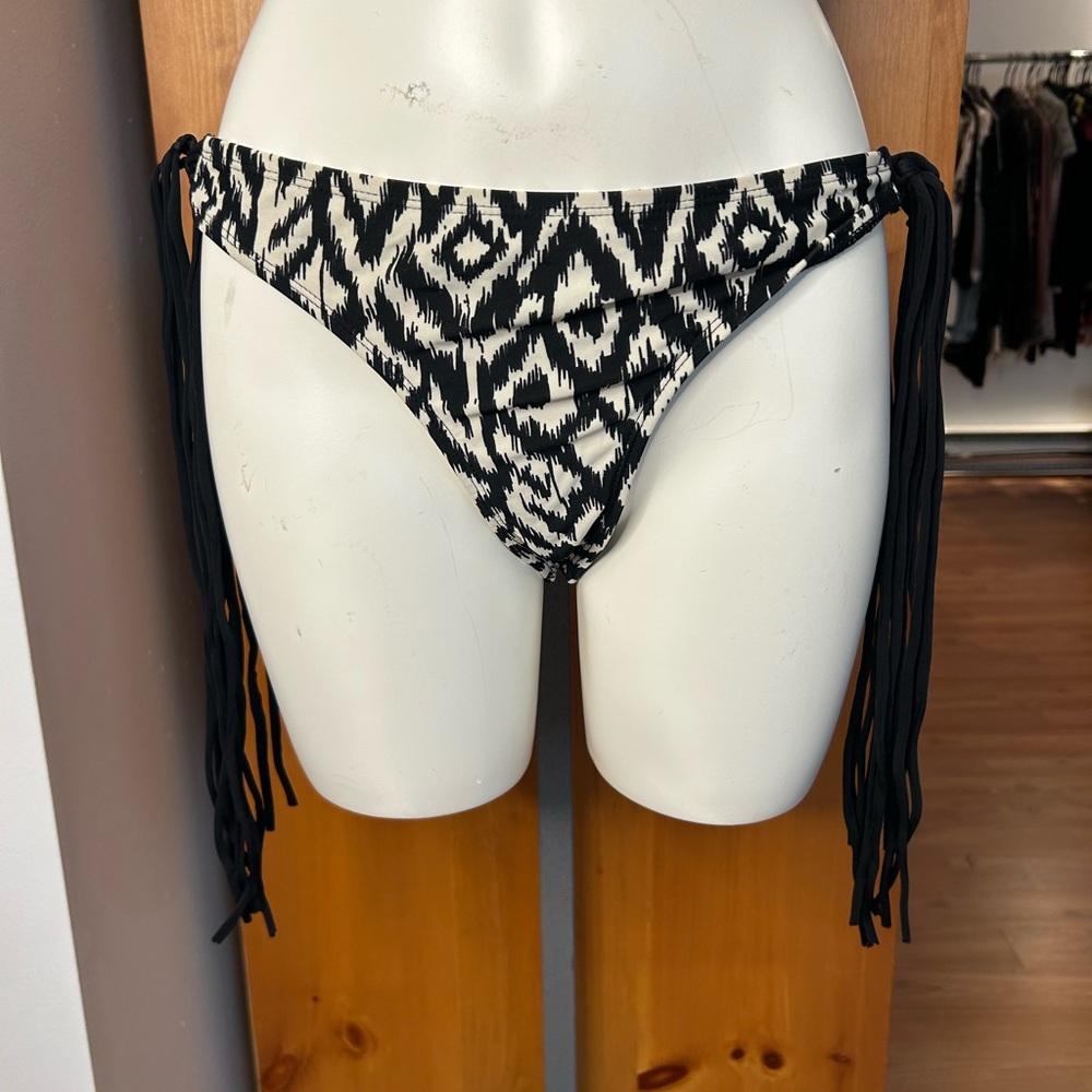Billabong Black and White Fringe Bikini bottom❤️M
